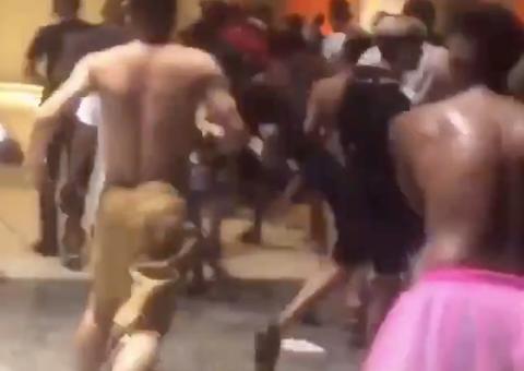 Vídeo: Assaltante invade bloco LGBT em Manaus e causa pânico: ‘corre caraio’