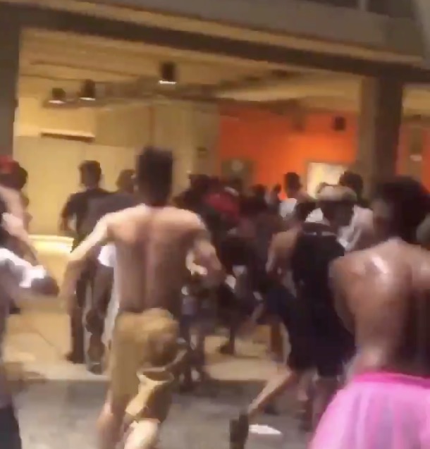 Vídeo: Assaltante invade bloco LGBT em Manaus e causa pânico: ‘corre caraio’