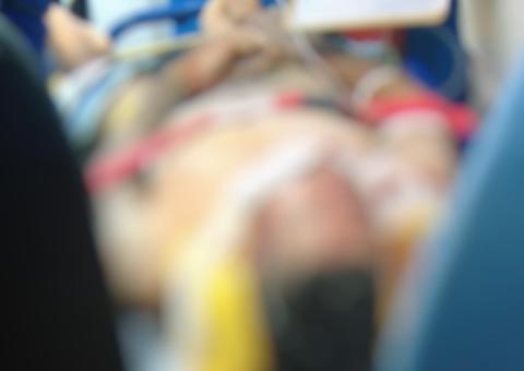 Suspeito de assalto cai em barranco e é espancado por população em Manaus