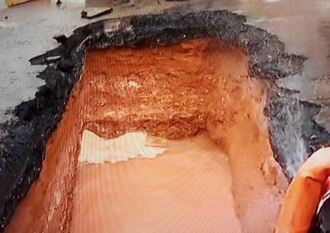 Cratera interdita avenida e deixa trânsito caótico em Manaus; Tráfego está sendo desviado