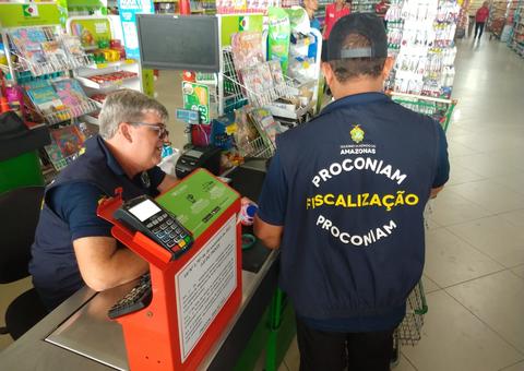 Quase 20kg de alimentos vencidos são apreendidos em mercadinho de Manaus
