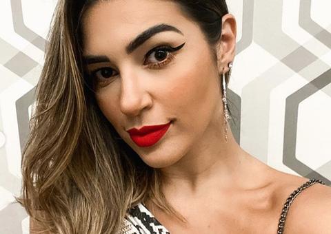 No Rio Negro, Vivian Amorim exibe corpaço de biquíni: 'minha terrinha, meu lugar de paz'