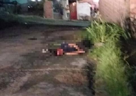 Homem é espancado após suposto arrastão em bairro de Manaus