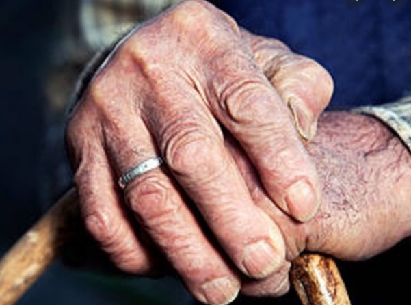 Neto que agrediu avô de 86 anos a pauladas é preso no Amazonas