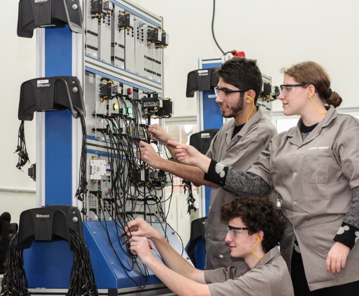 Prefeitura lança edital com mais de 400 vagas em cursos na área da indústria em Manaus