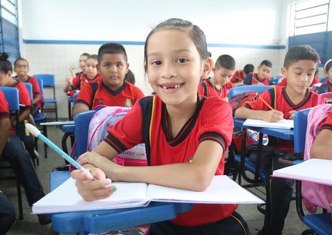 Escolas municipais de Manaus iniciam ano letivo para mais de 240 mil alunos