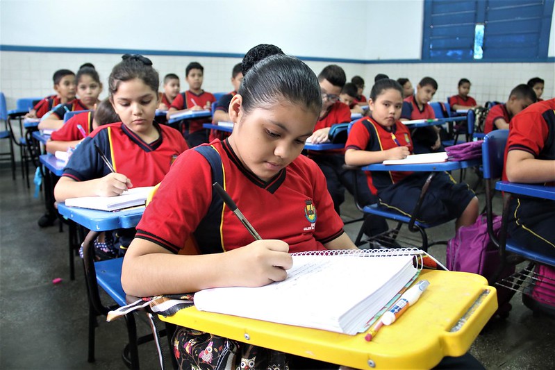 Escolas municipais de Manaus iniciam ano letivo para mais de 240 mil alunos