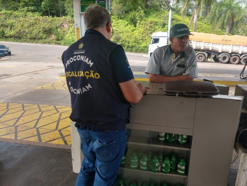 Agência bancária e postos de combustíveis são multados no Amazonas