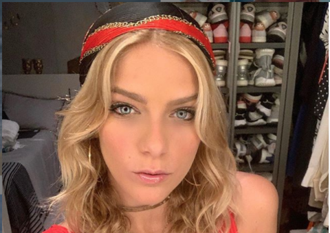 Isabella Santoni reata namoro com surfista Caio Vaz