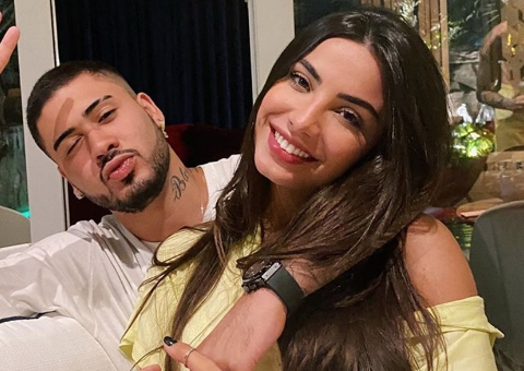 Namorada de Kevinho ostenta barriga sarada durante viagem em Fernando de Noronha