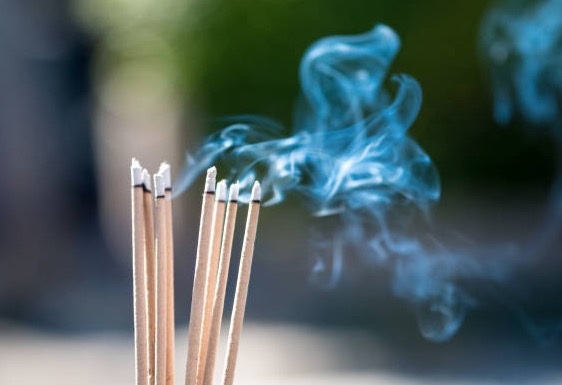 Cantora diz que vai lançar incenso com cheiro de sua vagina