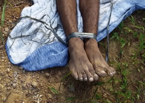 Homem achado morto em invasão de Manaus foi assassinado a facadas