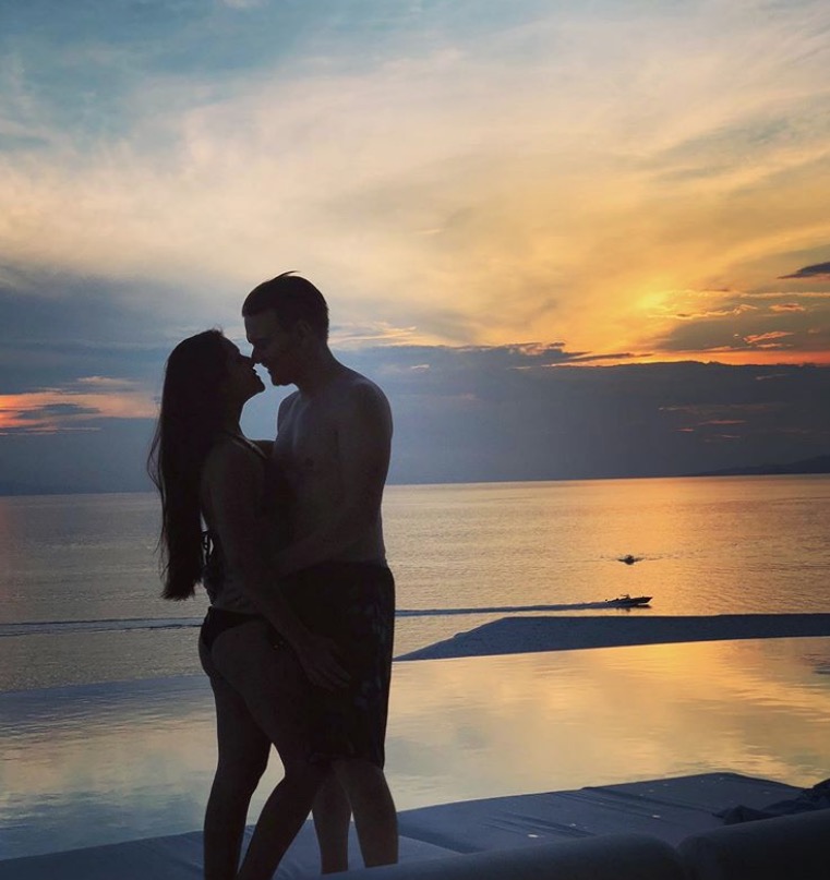 Thais Fersoza e Michel Teló sobem a temperatura com foto de viagem romântica