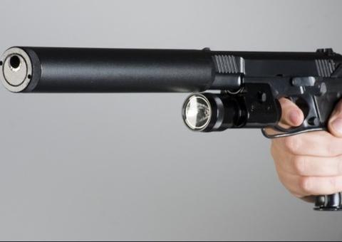 Com submetralhadora e silenciador, trio é preso a caminho de ataque a facção rival em Manaus