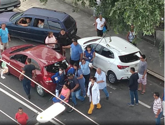 Mulher dá à luz dentro de carro em frente a hospital de Manaus 