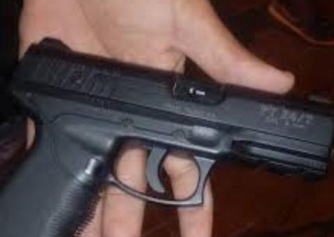 Em Manaus, homem é detido por passageiros ao tentar assaltar ônibus com arma falsa