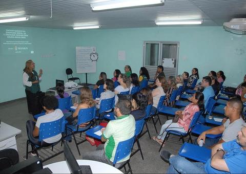 Profissionais são preparados para atender possíveis casos do coronavírus em Manaus