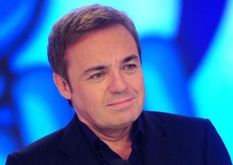 Assessoria de Gugu quebra o silêncio sobre suposto namorado do apresentador  