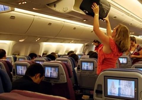 Companhias aéreas low cost estrangeiras cobram até por mala de mão no Brasil