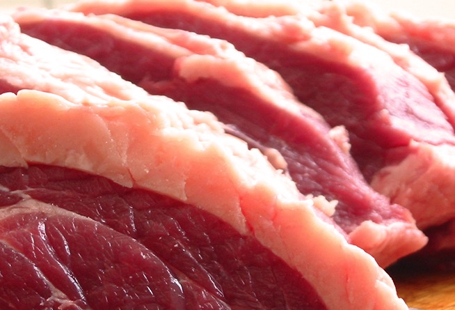 Preço da carne cai e inflação de janeiro desacelera a 0,21%, diz IBGE