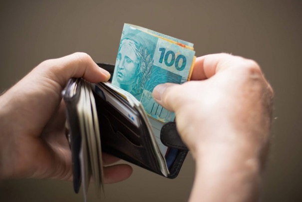 Doações que beneficiem pessoa com câncer ou deficiência poderão ser deduzidas do IR