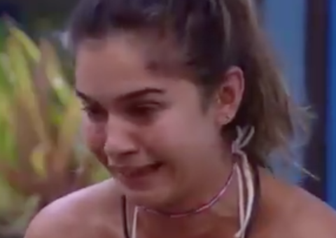 BBB20: Gizelly deixa seio escapar, se desespera e brothers gritam; Veja vídeo 