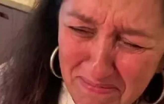 Regina Casé cai no choro ao ver neto indo para escola pela primeira vez 