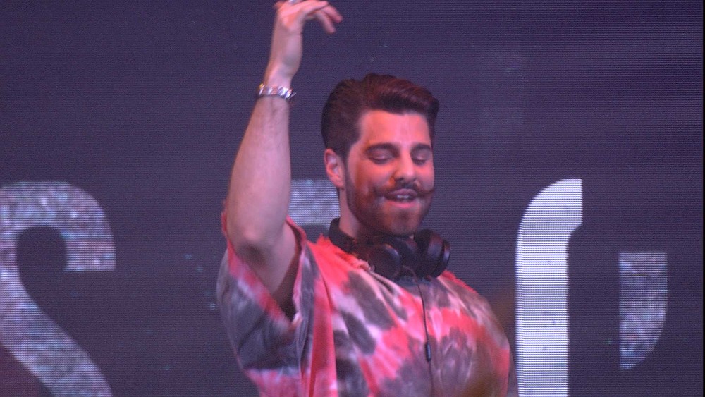 BBB20: Alok é primeira atração musical e anima festa dos brothers