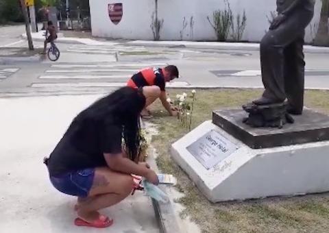 Flamengo barra familiares de vítimas de incêndio em dia de homenagem no CT