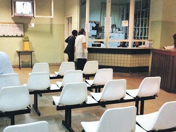 Mulher mente que está com coronavírus para ser atendida mais rápido em hospital