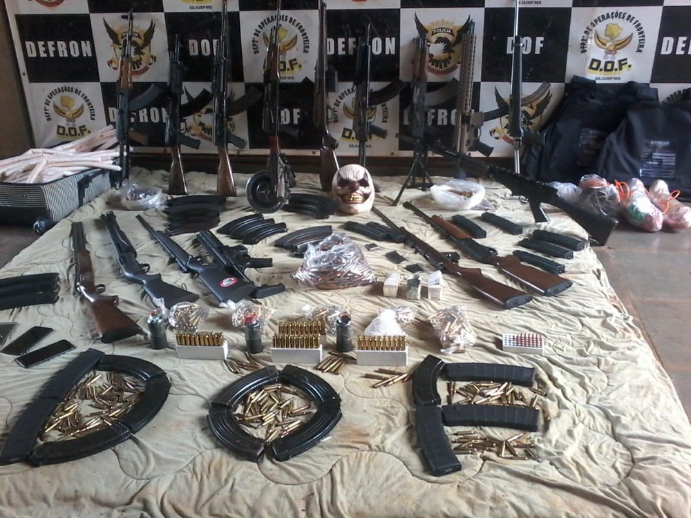 Arsenal é achado enterrado em chácara na fronteira com o Paraguai