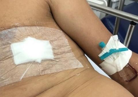 Homem é violentamente esfaqueado por cobrar R$100 de ex-genro