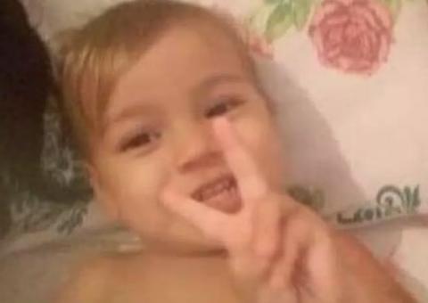 Mãe de bebê desaparecido presta depoimento à polícia em Manaus