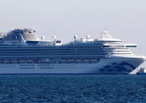 Especialistas vão examinar navio sob quarentena no Japão