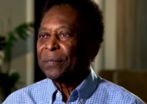 Filho de Pelé diz que pai está abatido por saúde e não quer sair de casa