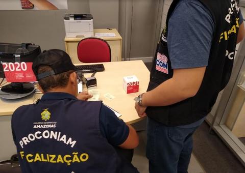 Agências bancárias são flagradas desrespeitando consumidores em Manaus 