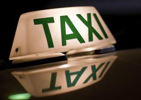 Supostos membros da CV são presos dentro de táxi em Manaus