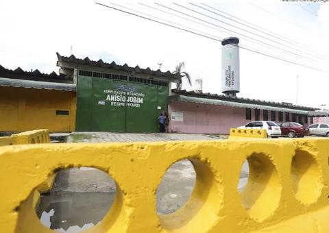 Após morte de detento polícia faz vistoria no Compaj 
