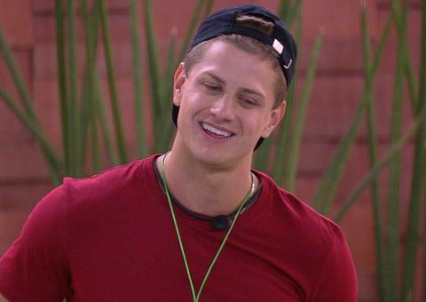 Lucas do BBB20 recebe convite para filme pornô e revela valor do cachê 