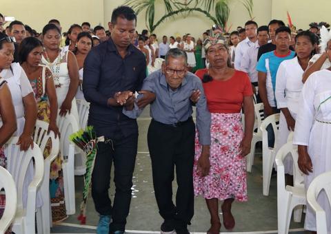 Aos 100 anos, Indígena se casa no interior do Amazonas