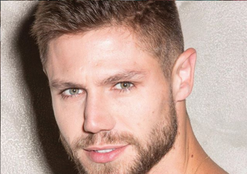 Ex-BBB Jonas Sulzbach aparece sem roupa e web vai ao delírio