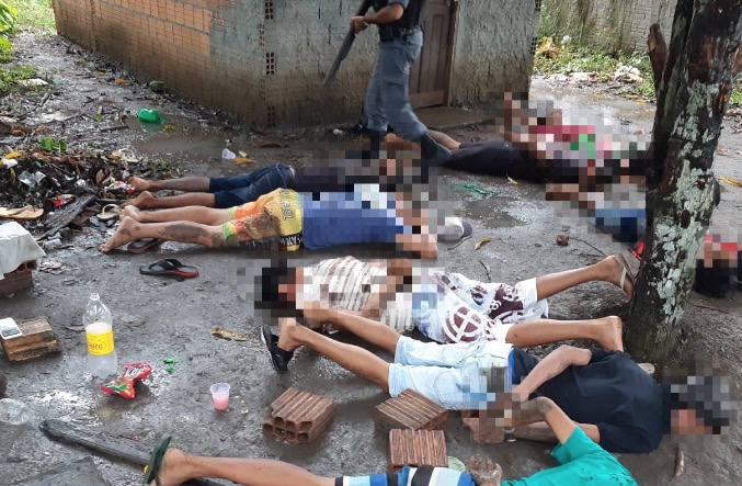 ‘Funcionários do tráfico’ são presos em boca de fumo repleta de drogas no Amazonas