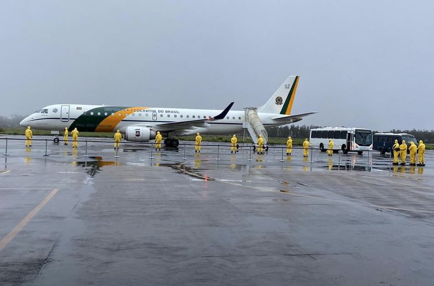 Brasileiros trazidos da China já estão com resultados dos testes para saber se possuem a doença 