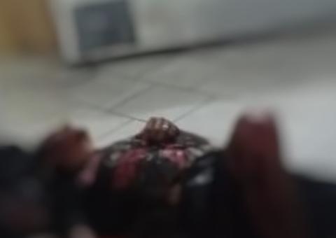 Homem é perseguido e esfaqueado na frente de loja em Manaus