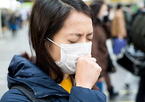 Se coronavírus se espalhar, não há sistema de saúde que dê conta, diz médica em quarentena