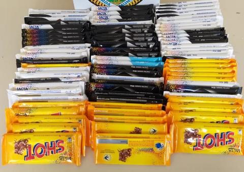 Homem é preso suspeito de furtar 80 barras de chocolate em supermercado 