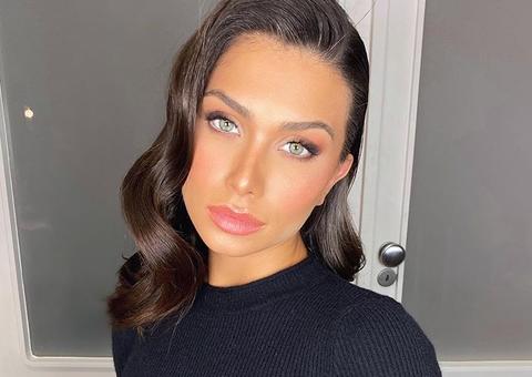 Flavia Pavanelli ganha festa surpresa de noivado e reação chama atenção