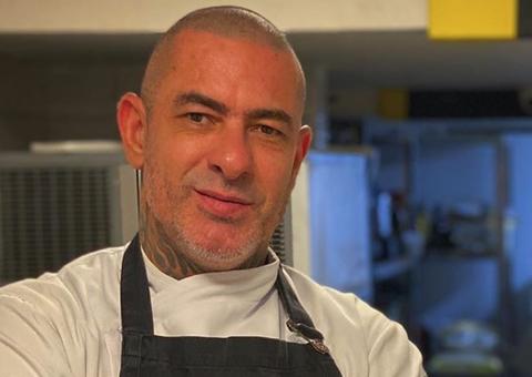 Henrique Fogaça se emociona após filha com epilepsia ficar em pé sozinha