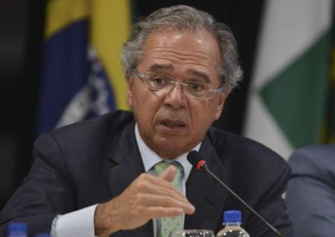 Guedes critica dólar baixo: 'Empregada doméstica indo pra Disneylândia. Peraí'