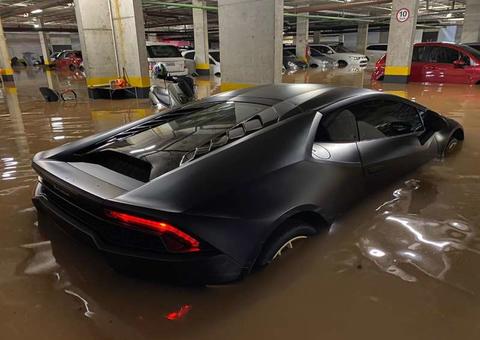 Lamborghini atingida por enchente em SP seria turbinada e leiloada em prol de instituições de caridade